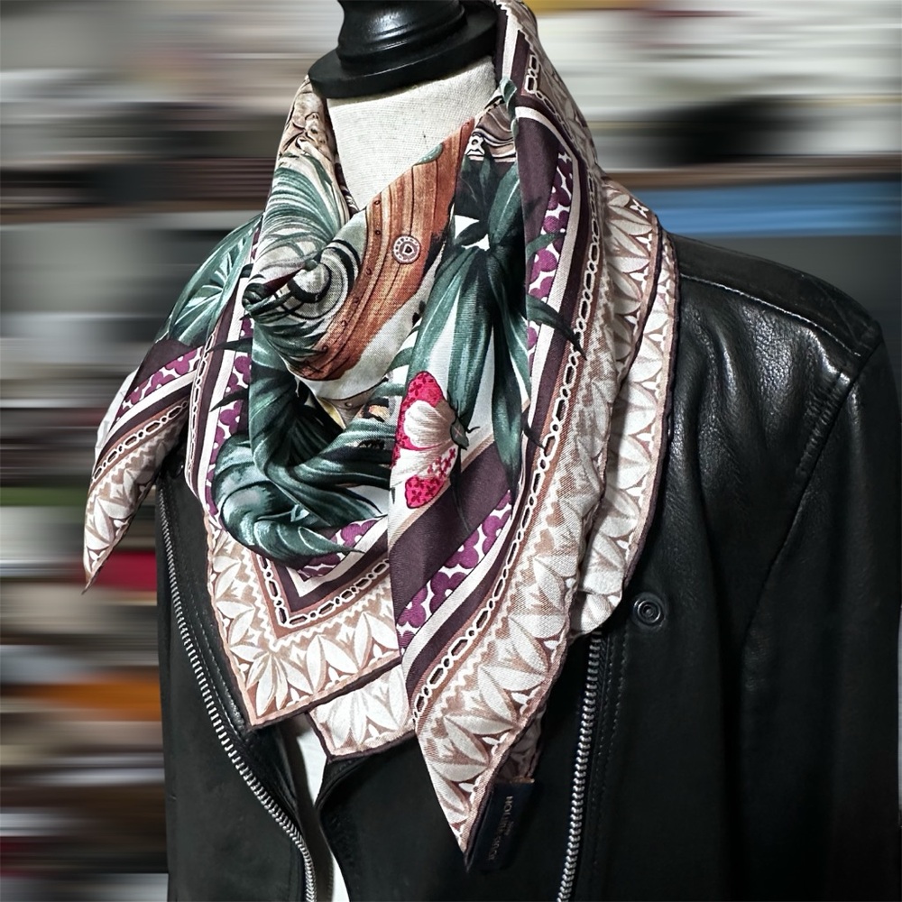 Authentic LV 90 Square Silk Scarf Kare Voyage Extraordinaire M73814 - Picture 2 of 12